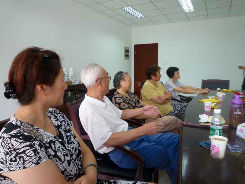 植保所退休黨支部同志(zhì)參觀企業