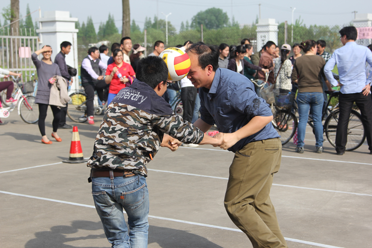 蘇科農化員(yuán)工(gōng)積極參加院趣味運動會